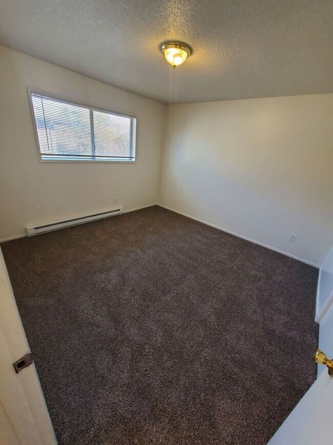 Building Photo - 3930 Iberis St NE