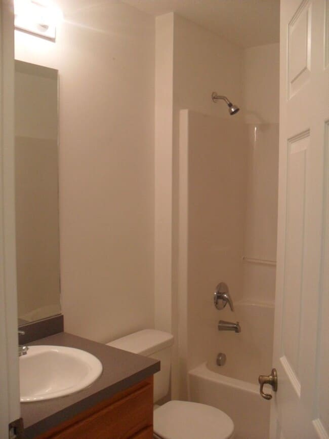 Building Photo - 1950-1952 Laverna Ave