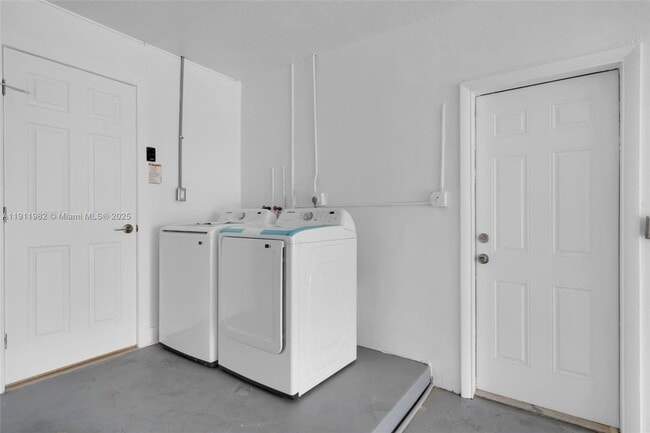 Building Photo - 3920 Hayes St