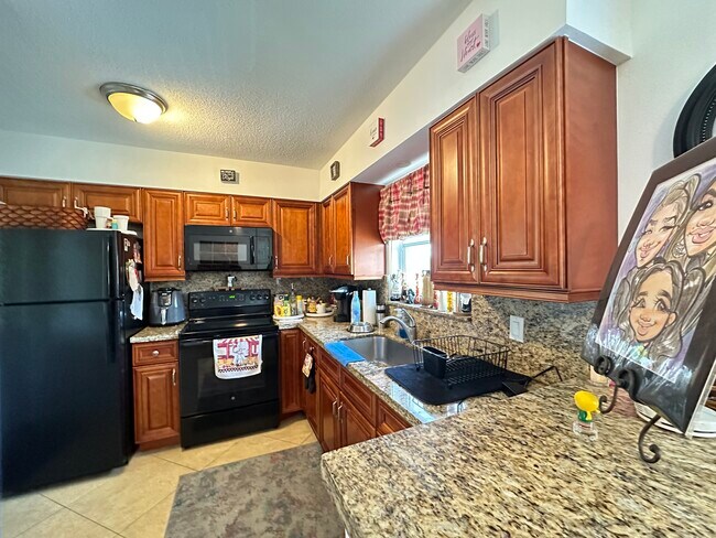 Building Photo - 4731 NE 21st Ter