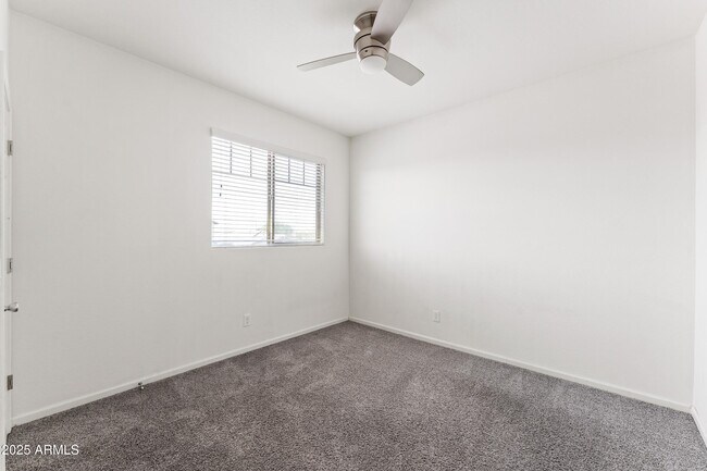 Building Photo - 3881 E Narrowleaf Dr