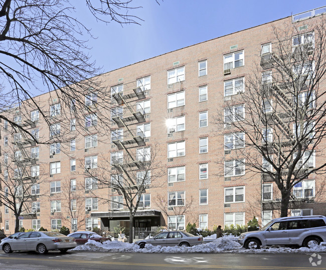 Building Photo - 142-01 41st Ave