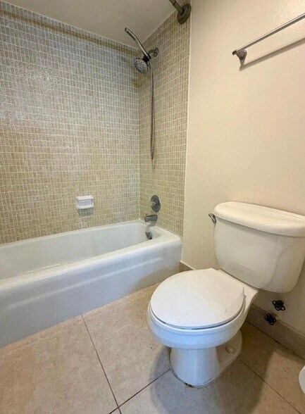 Building Photo - 6 Royal Palm Way
