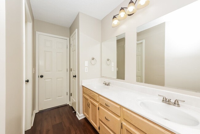 Building Photo - 317 Hunters Chase Dr