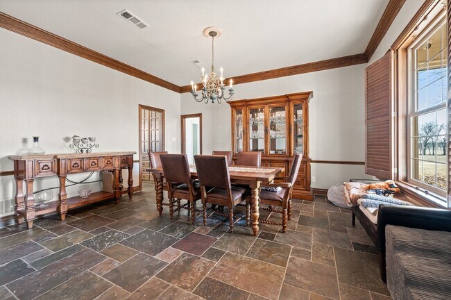 Building Photo - 208 Highpoint Cir
