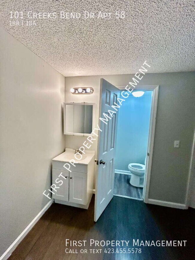 Building Photo - 101 Creeks Bend Dr