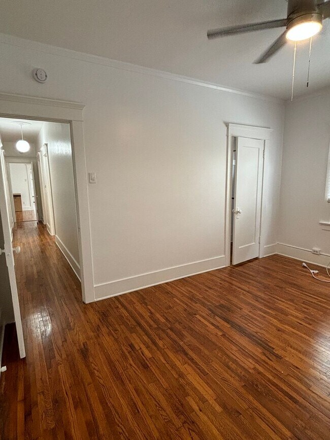 Building Photo - Beautiful 2 Bedroom 1 Bath available now in Long Beach