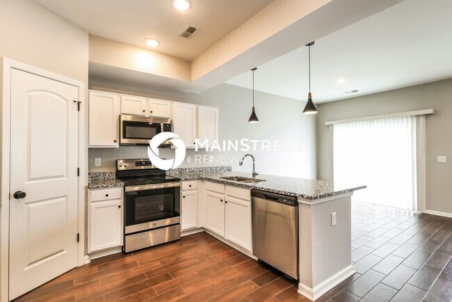 Building Photo - 3 Bedroom Pet-Friendly Home in Jeffersonville, IN with Main Street Renewal