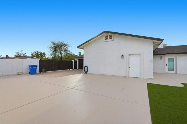 Building Photo - 6302 E Cochise Rd