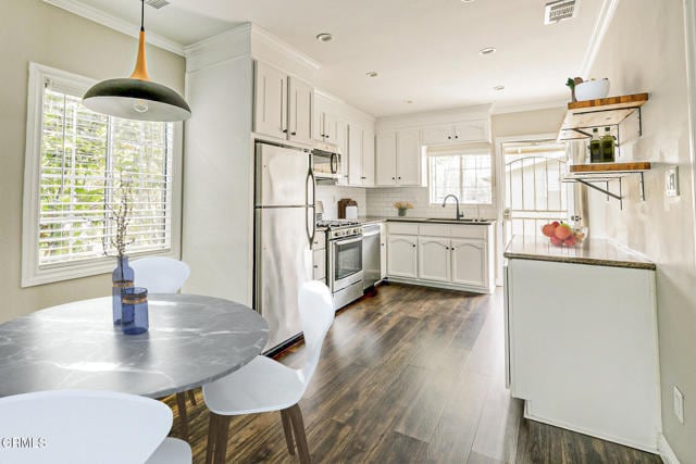 Building Photo - 900 N El Molino Ave