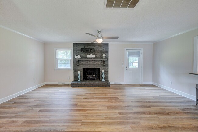 Building Photo - 617 Windemere Rd