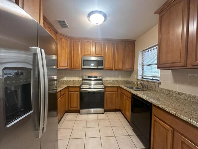 Building Photo - 1818 San Mateo Dr