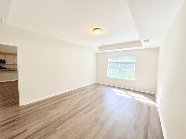 Building Photo - Welcome To Heritage New River Side