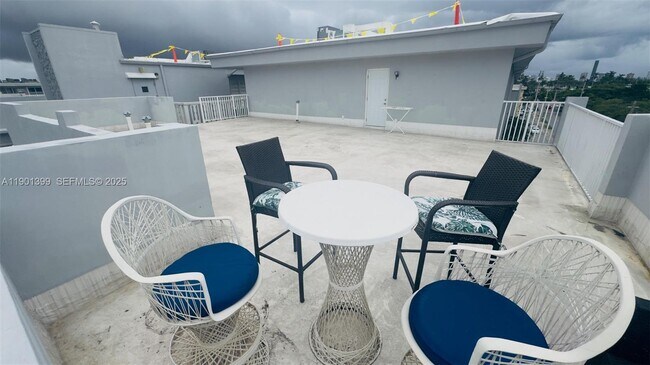 Building Photo - 329 SE 3rd St