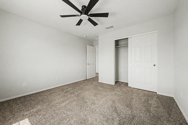 Building Photo - 7104 W Spur Dr