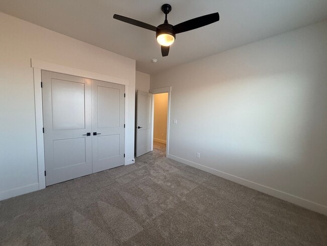 Building Photo - BRAND NEW TOWNHOME FOR RENT BY CRIMSON CLIFFS!