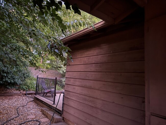 Building Photo - Quiet 2BR Foothills Home