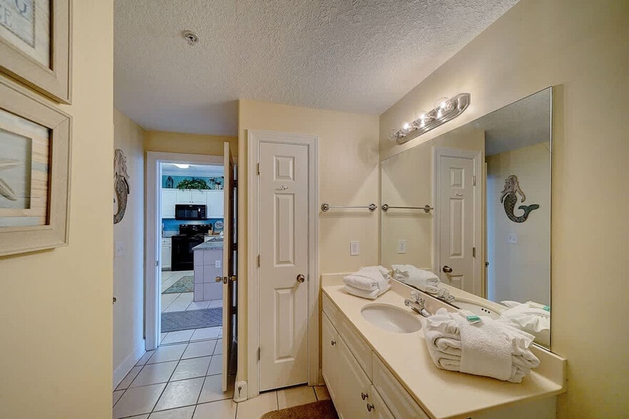 Building Photo - 10625 Front Beach Rd