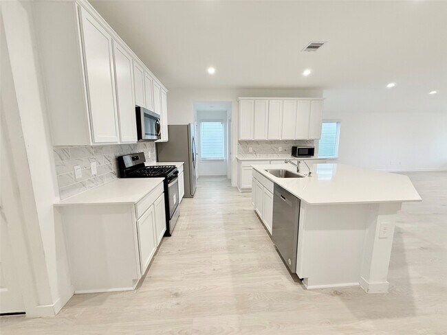 Building Photo - 31611 Farlam Farms Trl