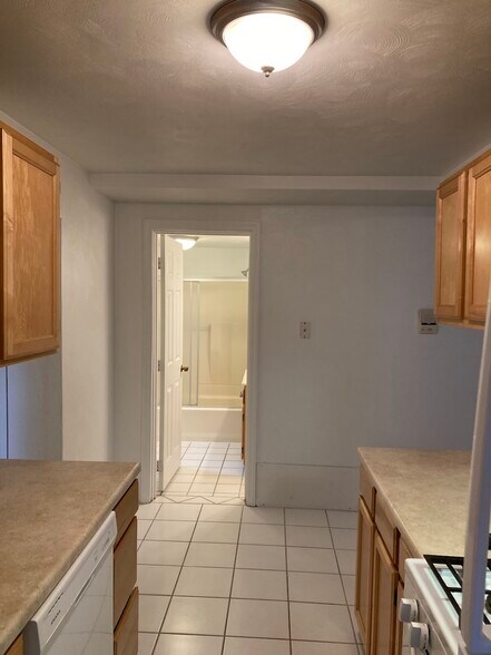 Building Photo - 5819 Bartlett St