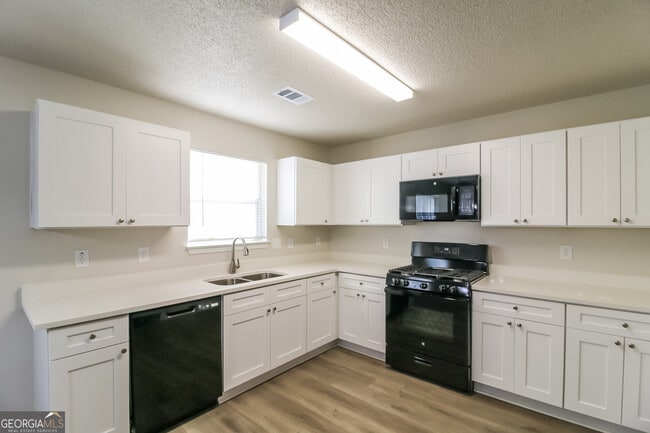 Building Photo - 7010 New Dale Rd