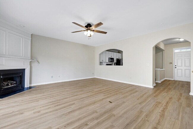 Building Photo - 812 Walnut Woods Dr