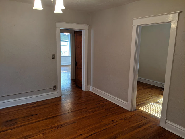 Building Photo - 1140 Moorlands Dr