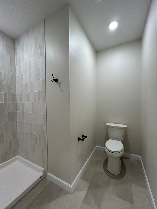 Building Photo - 1112 Reserve St N