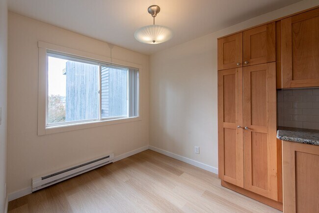 Building Photo - 8220 169th Ave NE