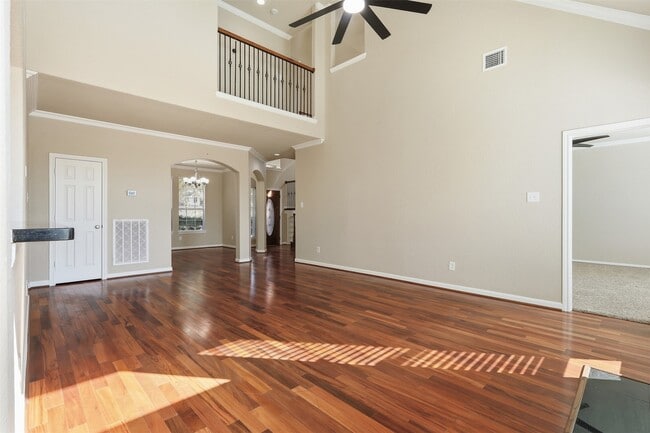 Building Photo - 10358 Grandbrook Dr