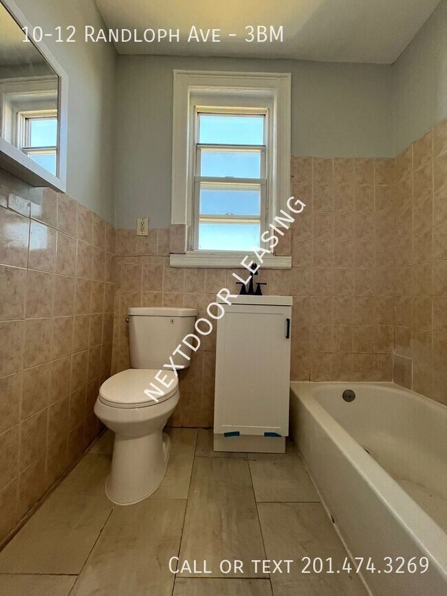 Building Photo - 10-12 Randloph Ave-3BM