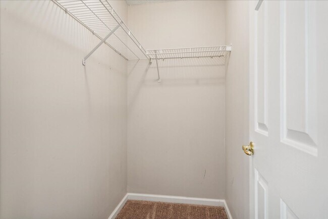 Building Photo - Spacious home in Fernbrook community and J...