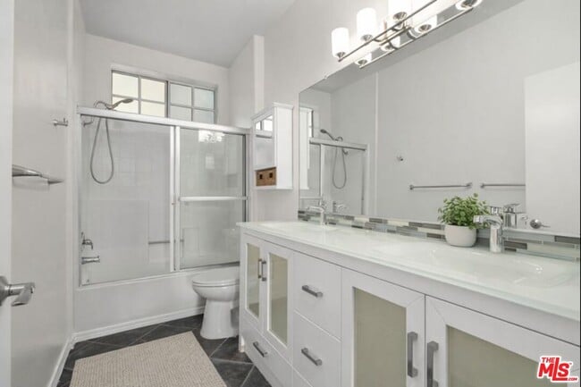 Building Photo - 1225 Armacost Ave