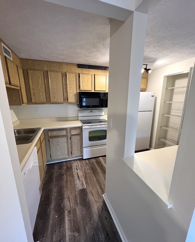 Building Photo - 1630 Jefferson Ridge Dr