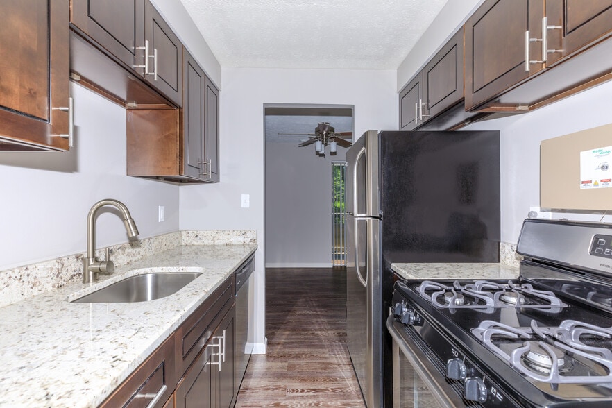 Primary Photo - Parkview Apartments