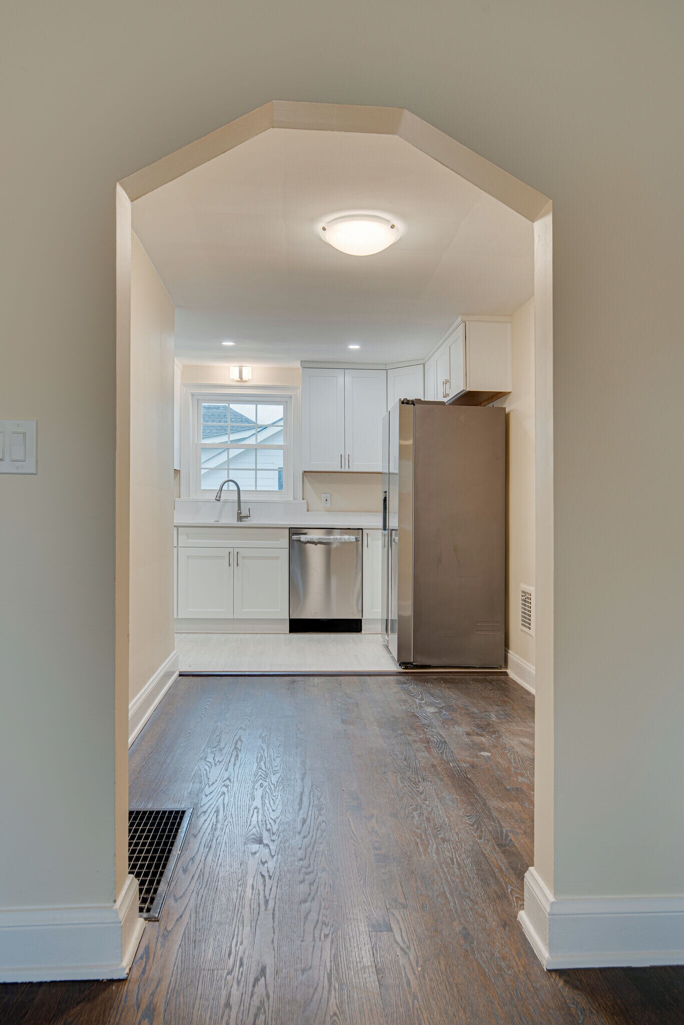 Hallway to kitchen - 1109 Graybar Ln