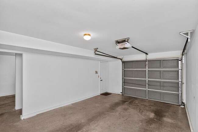 Building Photo - 137 Pepper Ridge Cir