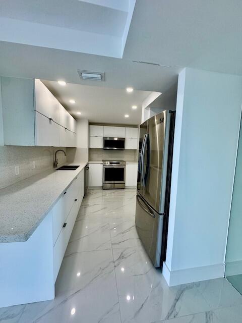 Building Photo - 5600 N Flagler Dr