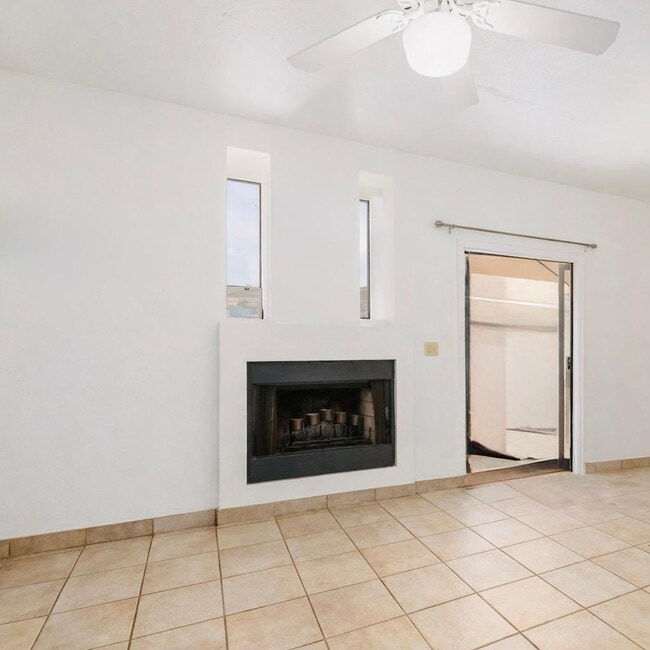 Building Photo - 500 N Roosevelt Ave