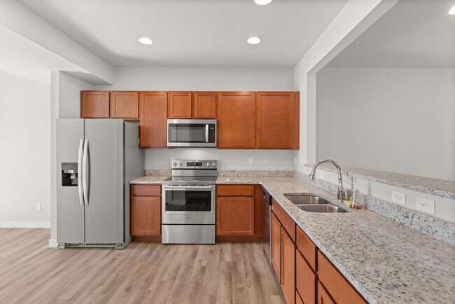 Building Photo - 290 E Chestnut St