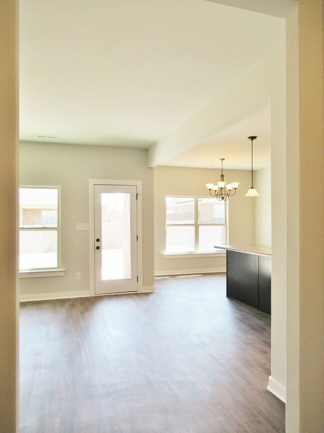 Building Photo - 123 Birch Falls Dr