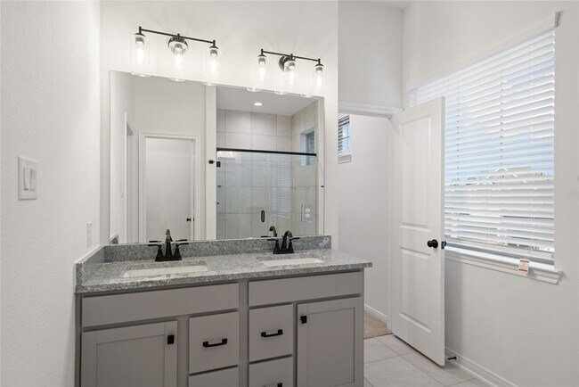 Building Photo - 631 Silver Pear Ct