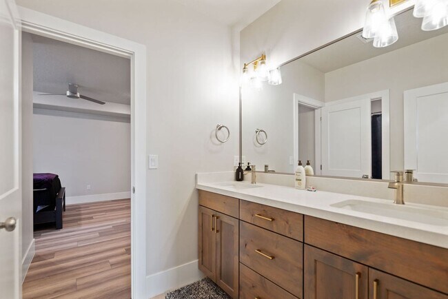 Building Photo - Elegant Residence on an Arce Lot