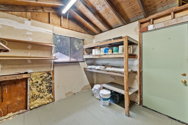 Building Photo - 475 Riverview Dr