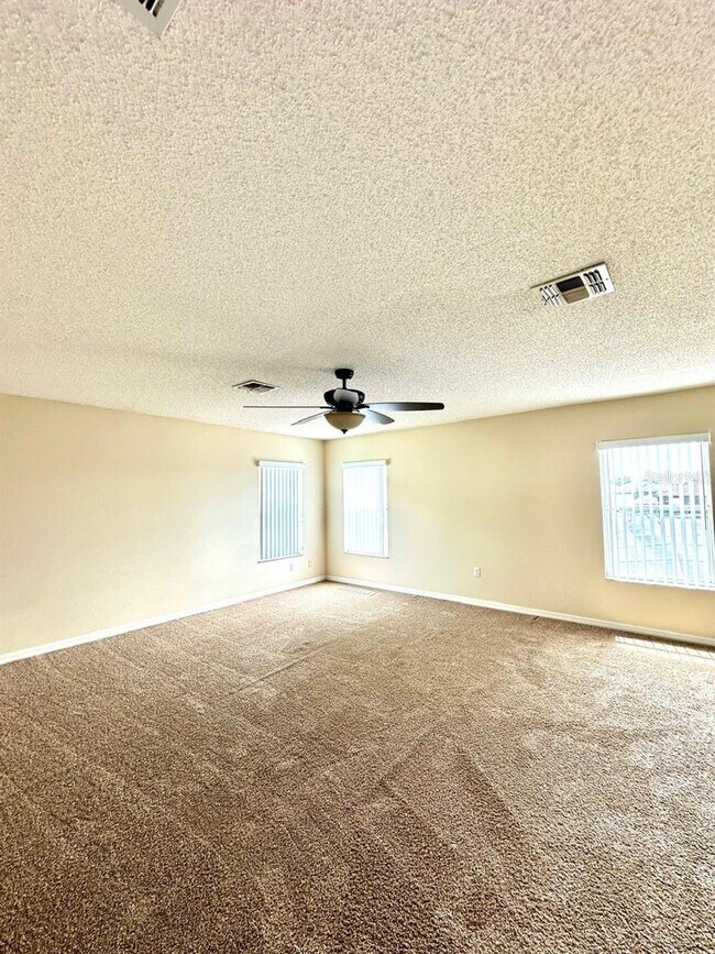 Building Photo - 410 Canna Dr