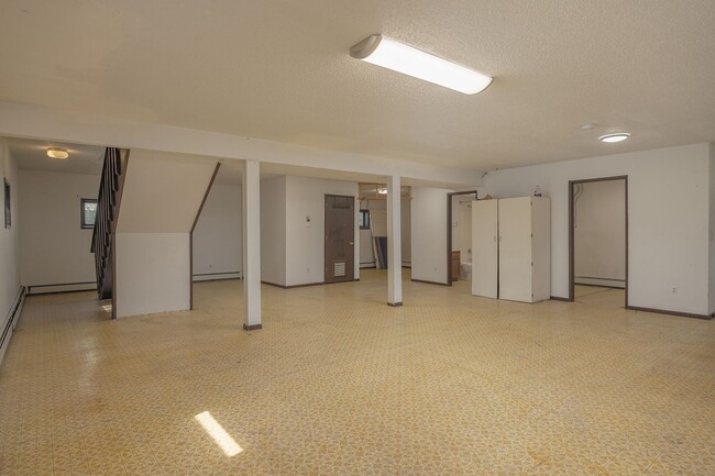 Building Photo - 812 Andrew St