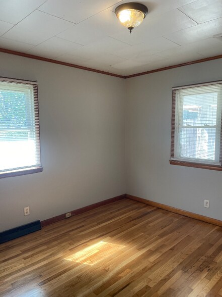 Building Photo - 409 Bond St