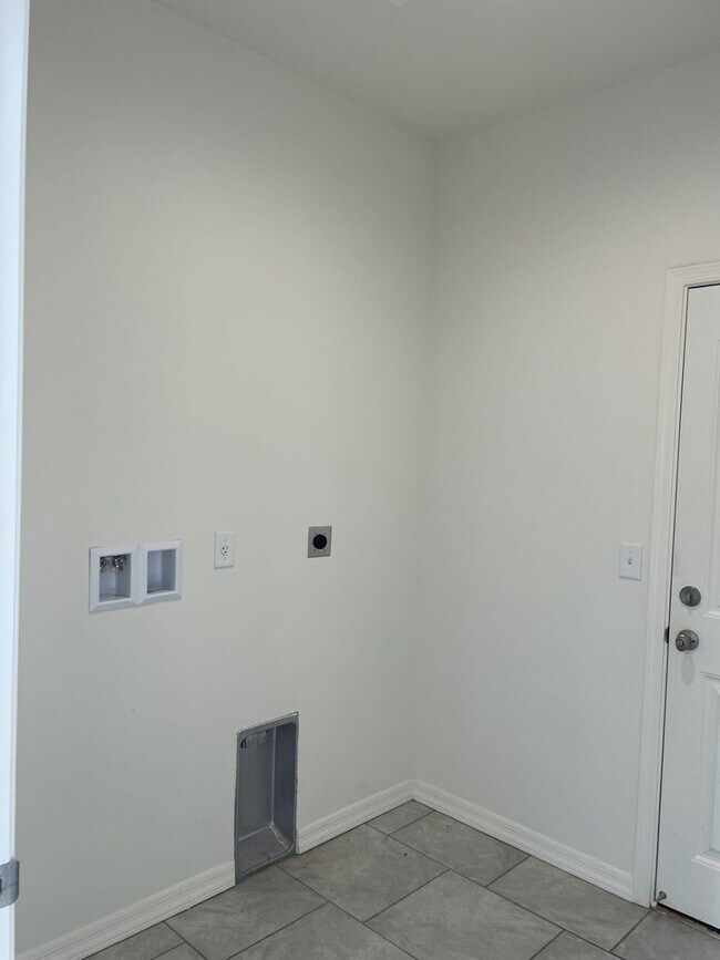 Building Photo - PENDING APPROVED APPLICATION!!!-No longer available