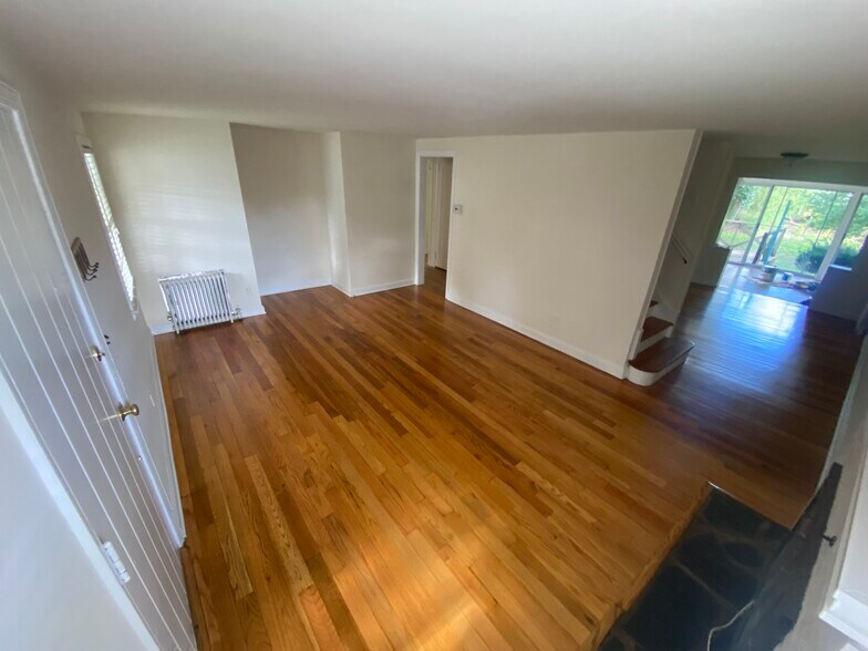 Building Photo - 621 Greenbrook Rd