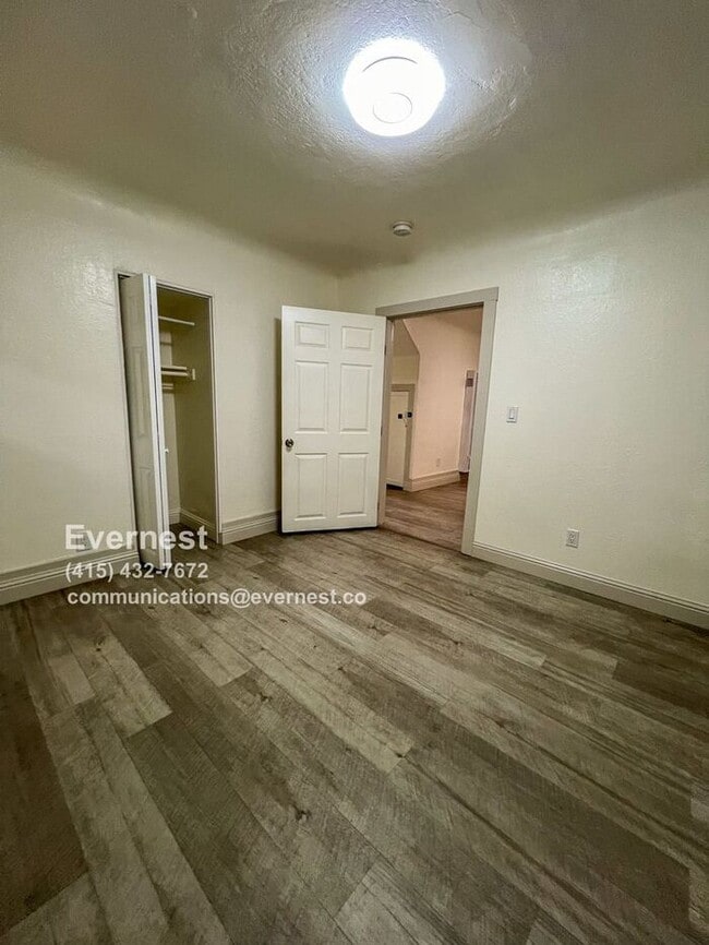 Building Photo - 884 29th St